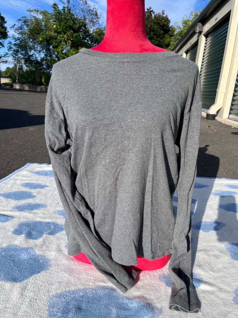 Basic grey long sleeve tee